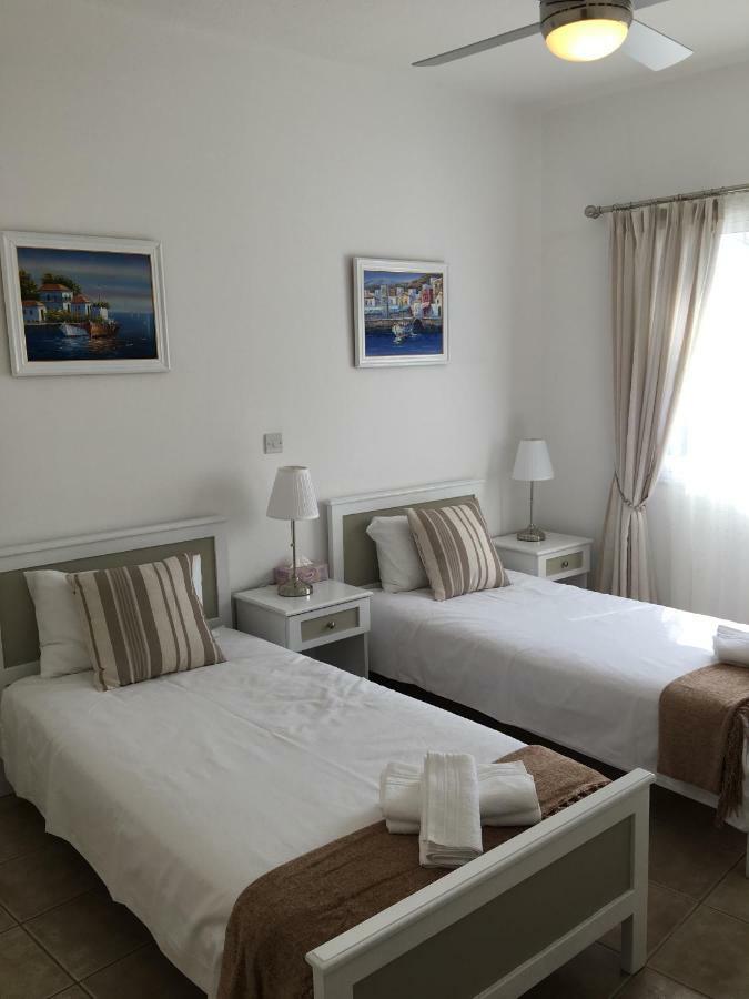 Kings Palace - Fabulous Pool-Side 2 Bed Apartment Paphos Exterior photo